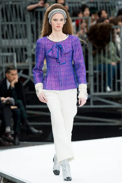 Look 30